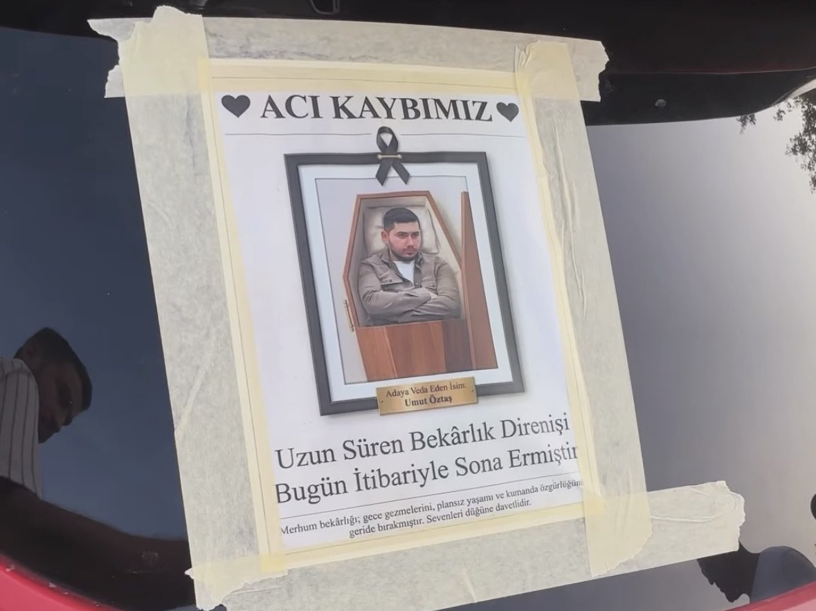 Bartın’da bir gelin arabasının arkasına yazılan yazı: “aci kaybimiz uzun süren bekârlık direnişi bugün i̇tibariyle sona ermiştir merhum…